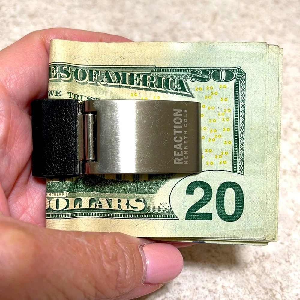 KENNETH COLE REACTION BLACK LEATHER & SILVER TONE LOGO MONEY CLIP